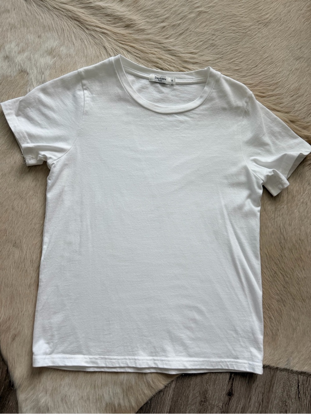 Daphnea (French) White Crew Neck Women T-Shirt NWOT